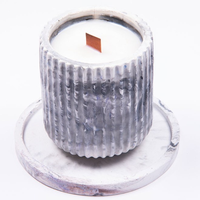 Χειροποίητο αρωματικό κερί σόγιας 100γρ με ξύλινο φυτίλι σε χειροποίητο τσιμεντένιο σκεύος και βάση στρόγγυλη